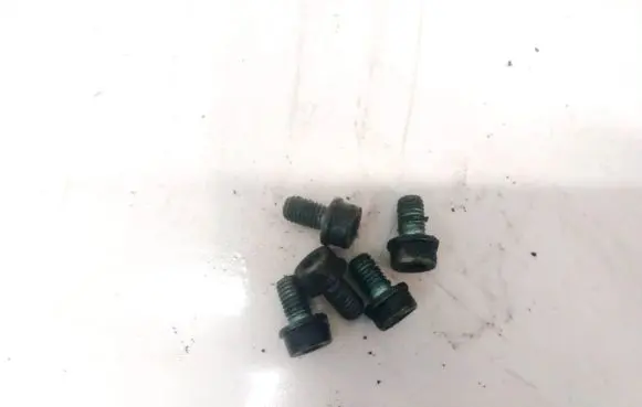 Volkswagen PASSAT B5.5 Nuts/bolts 