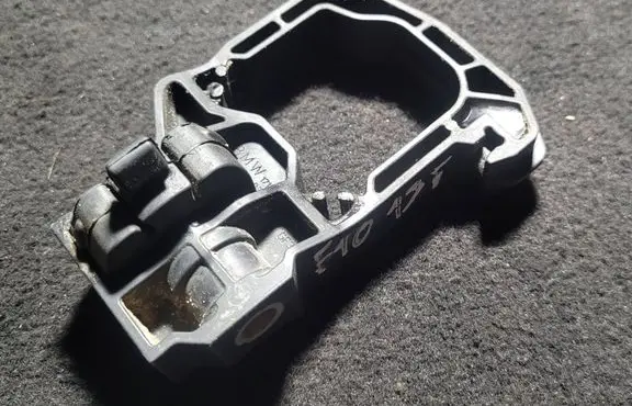 BMW 5 F10 F11 Radiator mount bracket 7575348