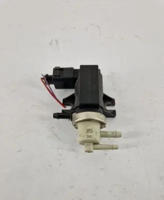 Volkswagen Touareg I Turbo solenoid valve 1J0906627A