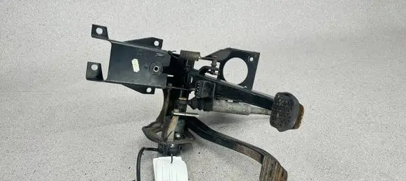BMW 3 E30 Accelerator throttle pedal bracket 35111157720 1154737 1154729