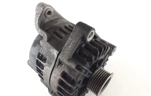 BMW 1 E81 E87 Generator/alternator 7802261