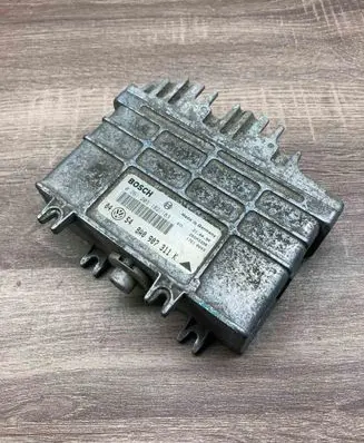 Volkswagen Golf III Engine control unit/module ECU 8A0907311K 0261203182
