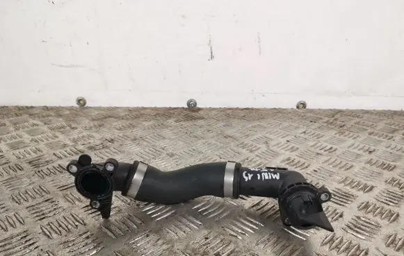 Mini Cooper Countryman F60 Engine coolant pipe/hose 18986210 8645545