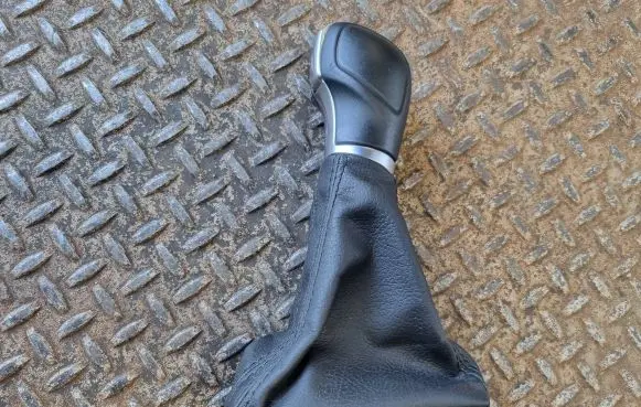 Volkswagen Tiguan Allspace Gear lever shifter trim leather/knob 5NN713203 5NN713203HQE