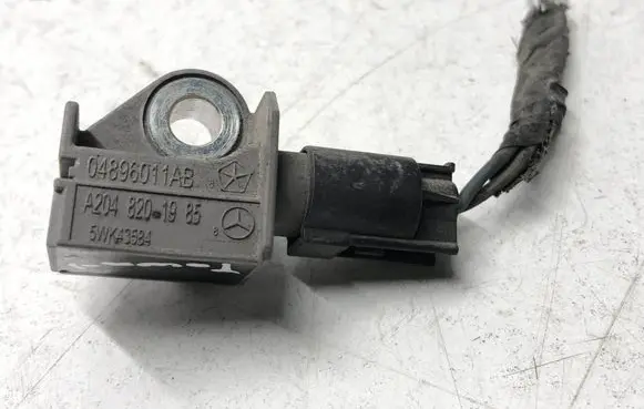 Chrysler Town & Country V Airbag deployment crash/impact sensor 04896011AB A2048201985 5WK43584