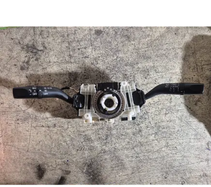 Mazda 6 Wiper turn signal indicator stalk/switch 17E539