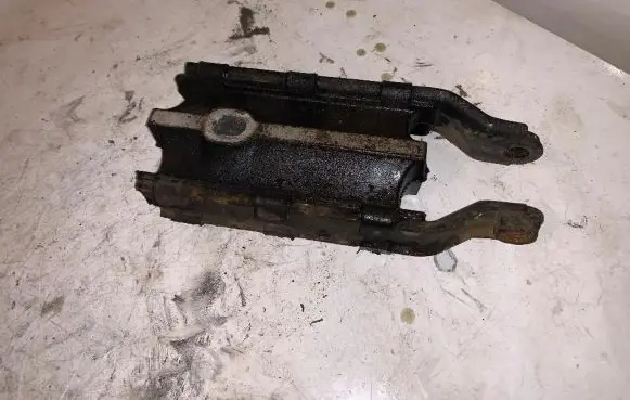 Volvo S60 Engine mount bracket 31262935 C4711