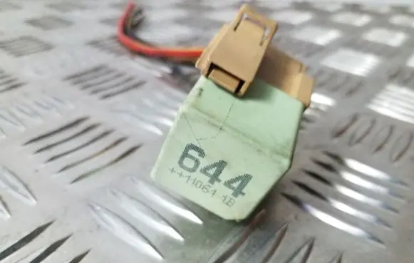 Volkswagen Touran II Other relay 4H0951253 644