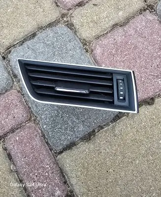 Skoda Superb B8 (3V) Dashboard side air vent grill/cover trim 3V0819702C 31012017 9568