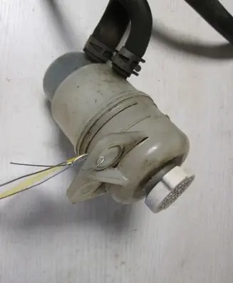 Power steering fluid tank/reservoir