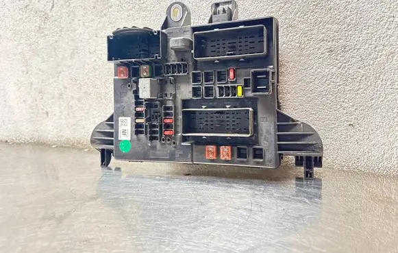Opel Insignia A Fuse module 13277322 10555108910