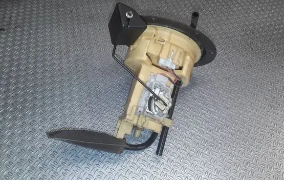 Toyota Corolla Verso AR10 Fuel level sensor 770100F010