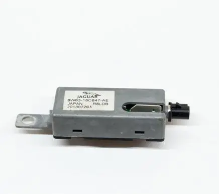 Jaguar XK - XKR Aerial antenna amplifier 8W8318C847AE