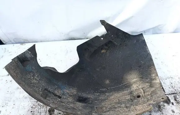 Front wheel arch liner splash guards