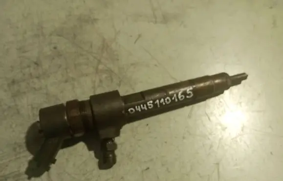 Opel Zafira B Fuel injector 0445110165