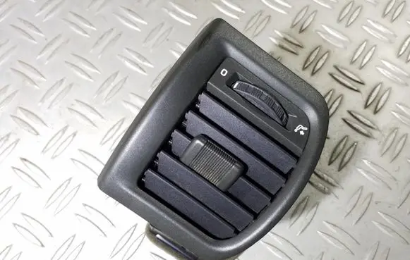 Skoda Fabia Mk2 (5J) Dashboard side air vent grill/cover trim 5J0819702 P0116004