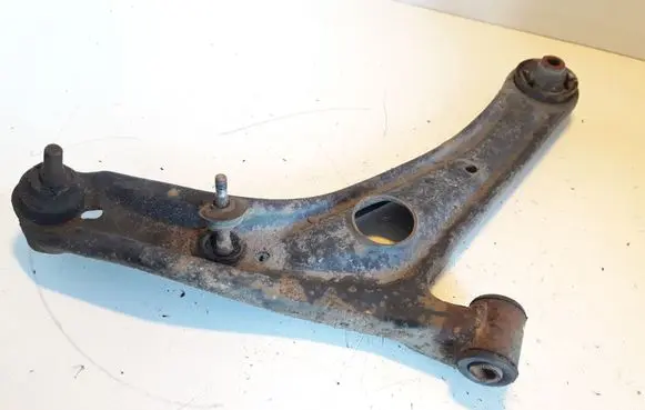 Toyota Yaris Front lower control arm/wishbone