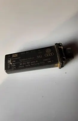 Audi A8 S8 D3 4E Tire pressure sensor 4E907277B