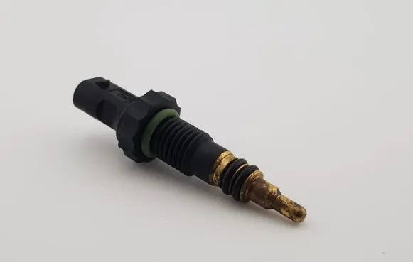 BMW 5 G30 G31 G38 Coolant temperature sensor 7797957