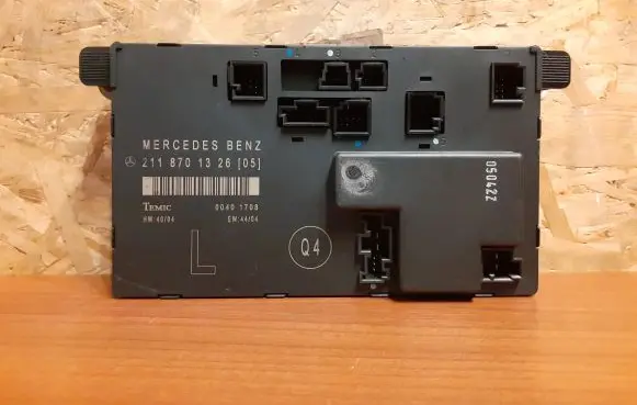 Mercedes-Benz E W211 Door control unit/module 1353 2118701326