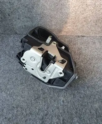 BMW 4 F32 F33 Front door lock 7202150 A053702