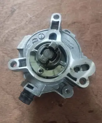 Volvo V40 Vacuum pump 31316688