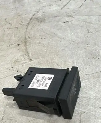 Volkswagen PASSAT B7 Windscreen/window heater switch 3B0959621C