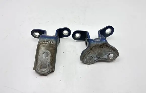 Toyota Auris E180 Front door upper hinge