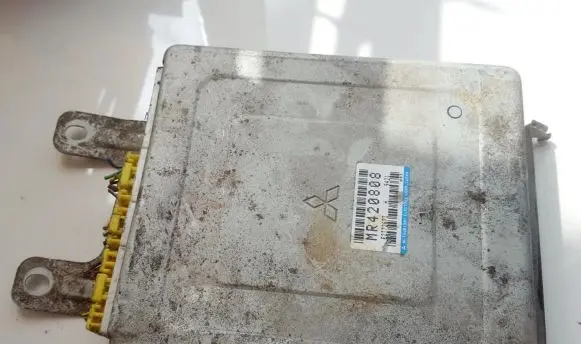 Mitsubishi Space Star Engine control unit/module MR420808 E2T72673