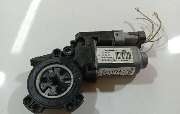 Peugeot Expert Front door window regulator motor 400983d