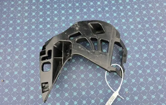 BMW 5 G30 G31 Front bumper mounting bracket 7385348