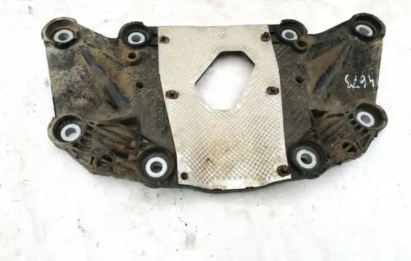Volvo XC70 Engine mounting bracket 8646143