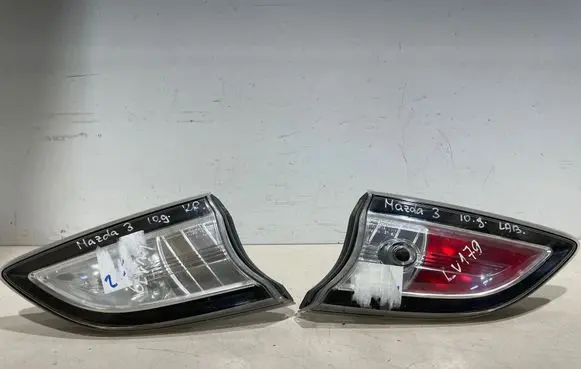 Mazda 3 II Tailgate rear/tail lights P8674R