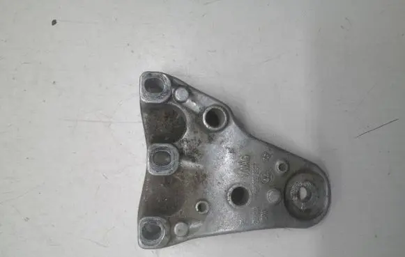 Seat Toledo IV (NH) Engine mounting bracket 6Q0199185T