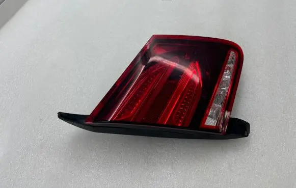 Tailgate rear/tail lights