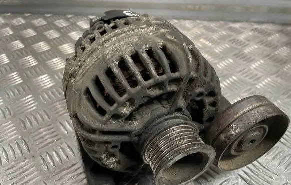 BMW X3 E83 Generator/alternator 7519721 0124525026