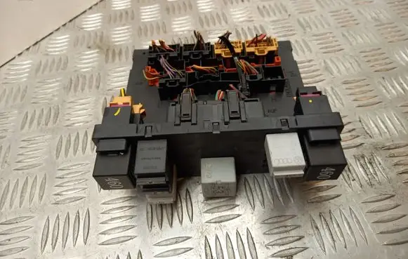 Volkswagen PASSAT B6 Comfort/convenience module 3C8937049D