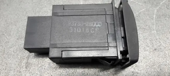 Hyundai Lantra I Hazard light switch 9373028000