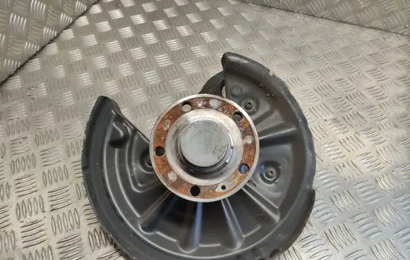 Volkswagen Golf VII Rear wheel hub