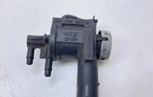 Volkswagen Golf VI Turbo solenoid valve 1K0906283A