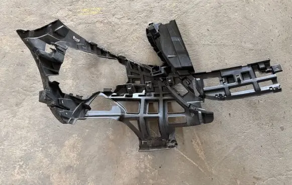 Mercedes-Benz Vito Viano W447 Front bumper mounting bracket 2420252