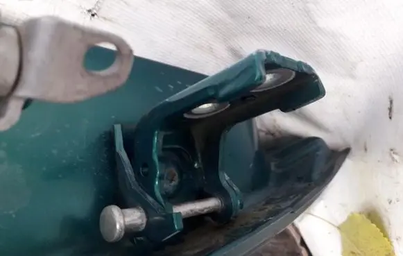 Citroen C5 Rear door lower hinge