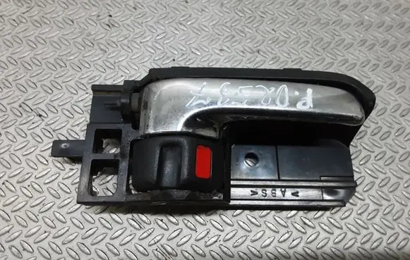 Toyota Corolla Verso E121 Front door interior handle