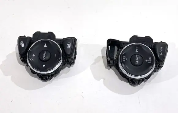 Honda HR-V Steering wheel buttons/switches M48499M48471