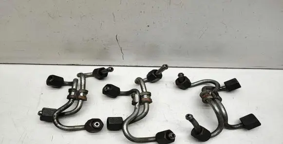 Fuel injector supply line/pipe