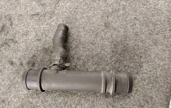 Jaguar XF X250 Engine coolant pipe/hose S4000073