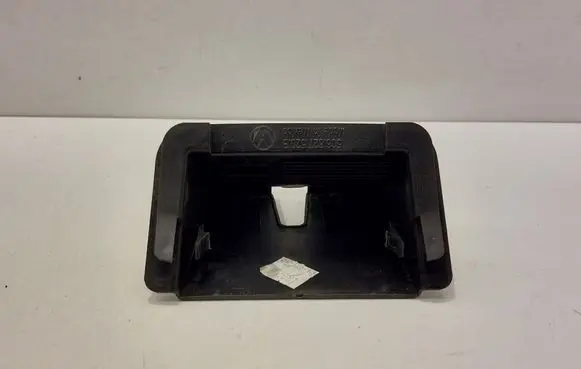 Volkswagen Jetta VI Other trunk/boot trim element 5C6827520B