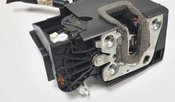 Dacia Sandero Rear door lock