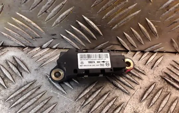 Mercedes-Benz E W211 Airbag deployment crash/impact sensor 0018209126