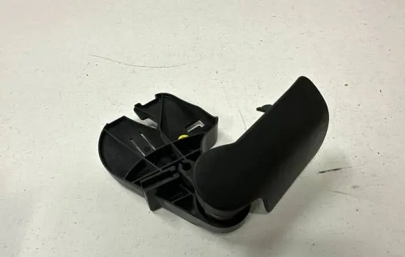Audi A3 S3 8V Engine bonnet (hood) release handle 8V1823633